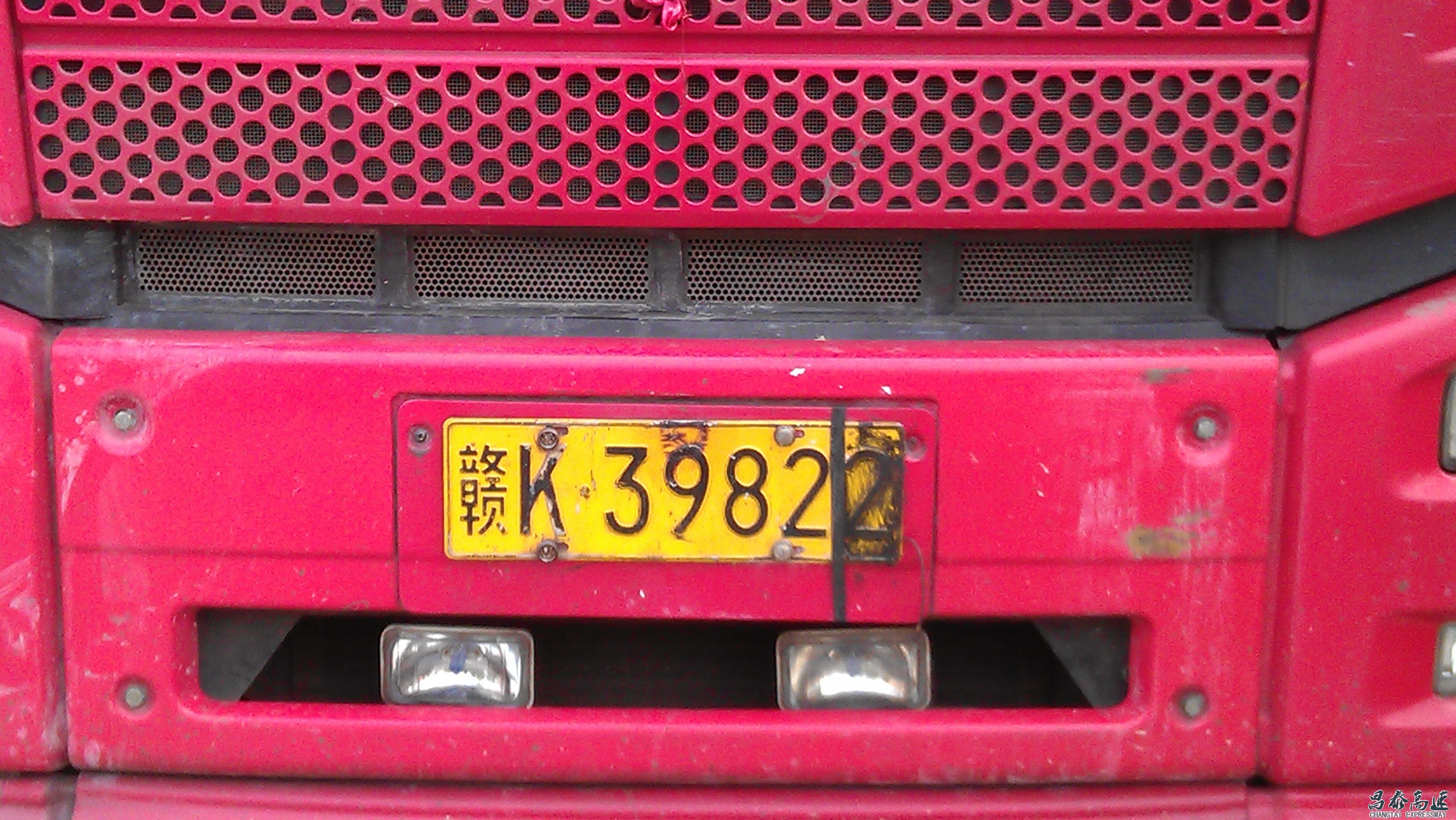 峡江所利用破胎器成功抓获冲岗车
